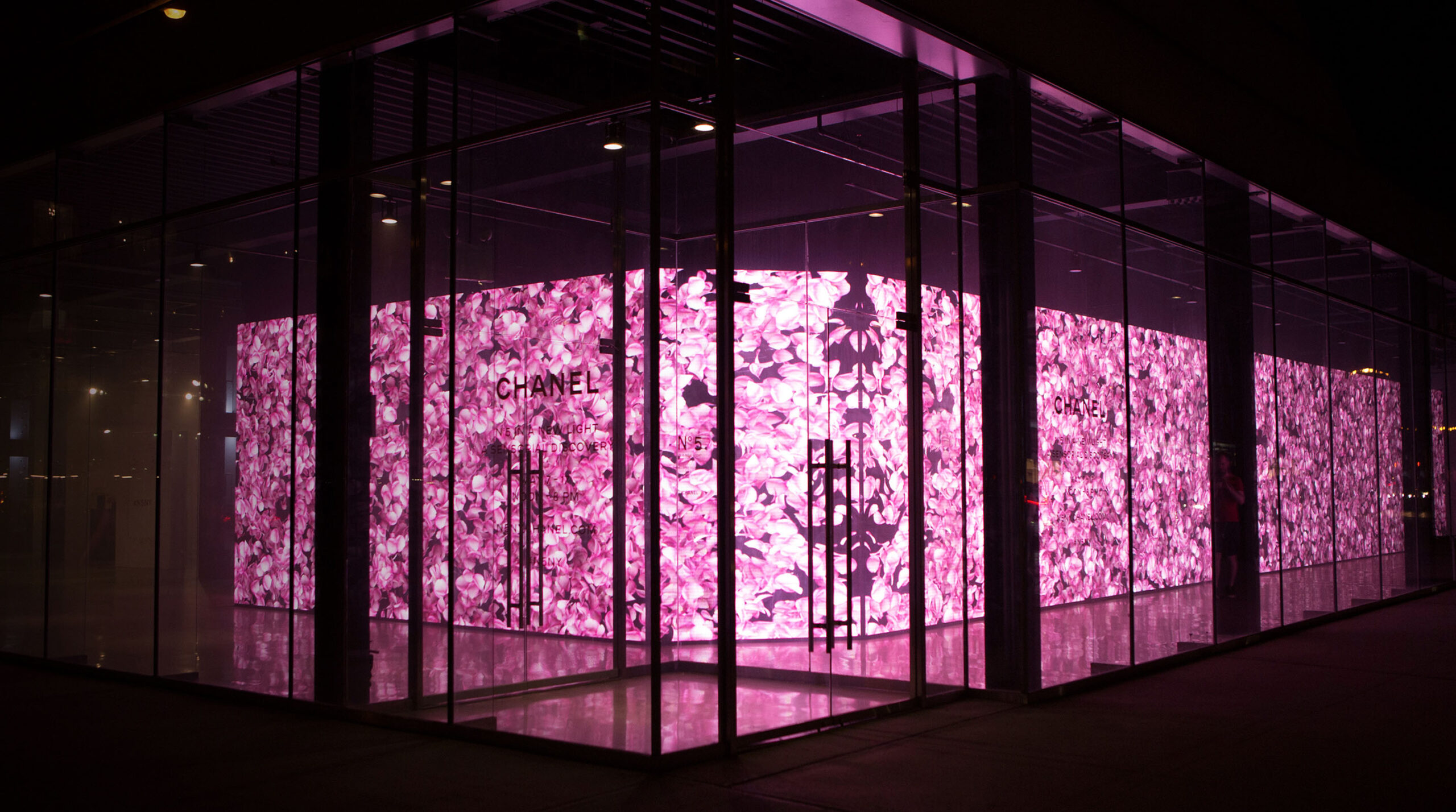 CN5_LED-PETALS_2860x1600-1